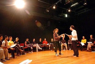 Qui connaît un bon cours de théâtre à Bordeaux pour une inscription en septembre ?