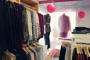 Des vêtements grande taille... Qui connaît une boutique à Bruxelles spécialisée dans le domaine avec un style moderne et actuel ?