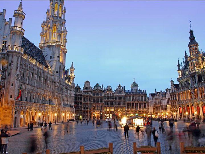 "Bruxelles cultive l'art sans pareil d'un accueil simple et chaleureux, grâce à l'atmosphère que seuls savent créer les Bruxellois."