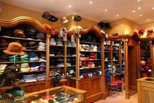 Qui connaît un beau magasin de chapeaux à Bruxelles ?