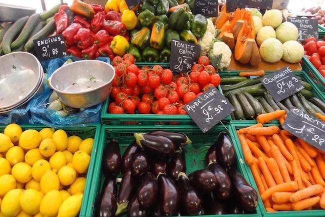 Qui connaît un chouette marché sur Bruxelles ou les alentours où l'on peut trouver de bons fruits et légumes frais ?