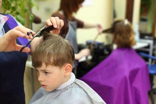 Qui connaît un coiffeur VRAIMENT doué avec les enfants ?