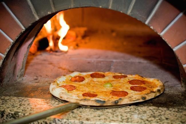Qui connaît une pizzeria artisanale de qualite, du genre cuisson au feu de bois, pour changer des chaînes ?
