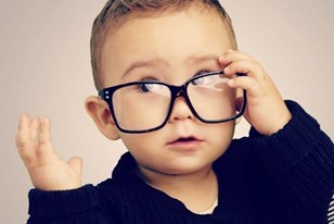 Qui connaît un opticien spécialisé pour enfants à Bruxelles ? Je viens d'apprendre que mon bébé a besoin de lunettes. Je suis perdue car je reçois des conseils contradictoires... Merci pour votre aide !