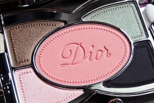 Qui connaît un site ou groupe FB pour la revente de produits de maquillage principalement de grandes marques comme Dior ou Chanel ?