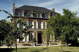 Qui connait un bon entrepreneur (ou une entreprise !) pour une rénovation totale d'une maison de maître sur Liège ? Merci.