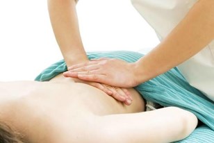 Qui connaît une osthéo douée qui pratique des massages doux plutôt que le cracking et qui travaille également les énergies ? Je suis plus à l'aise avec une femme. Merci !