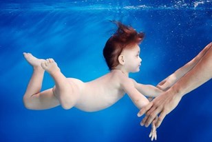 Qui connaît une bonne piscine de préférence NON chlorée à Liège et qui donne des cours pour bébé nageur ? Photo : Harry Fayt