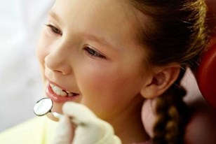 Qui connait un bon dentiste pour petits enfants à Chênée ou Grivegnée ? Merci !