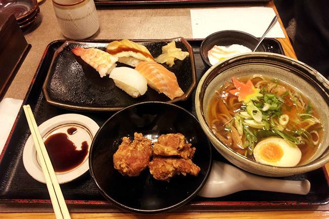 Qui connaît un délicieux resto japonais qui ne sert pas que des sushis et où il ne faut pas enfiler le kimono ?