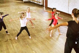 Un bon cours de danse moderne pour les enfants ?