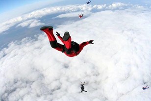 Je rêve d'offrir un saut en parachute à mon copain pour ses 30 ans. Qui connaît LE meilleur endroit dans les alentours de Lille ?