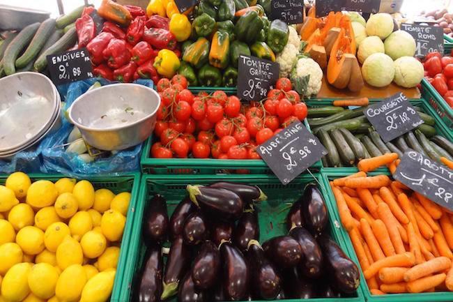 Qui connaît un chouette marché sur Lille ou les alentours où l'on peut trouver de bons fruits et légumes frais ?