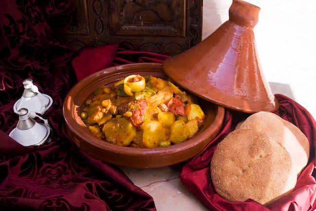 Qui connaît un bon cuisinier à domicile capable de me concocter des spécialités marocaines ?