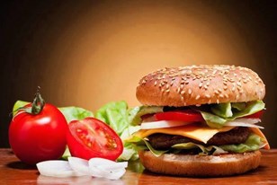 Qui connaît le MEILLEUR snack ou restaurant de Lille pour déguster un méga bon hamburger avec de vraies frites ?