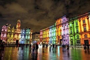 Qui connait un bon livre sur la ville de Lyon : son histoire, des anecdotes, le descriptif des principaux lieux à voir, etc. ?
