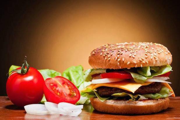 Qui connaît le MEILLEUR snack ou restaurant de Lyon pour déguster un méga bon hamburger avec de vraies frites ?