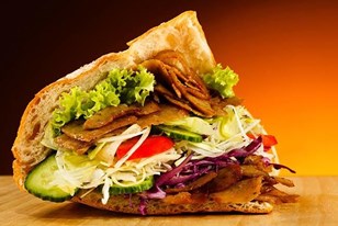 Qui connaît un bon kebab à Lyon ? Si possible avec de la viande préparée maison et du bon pain !
