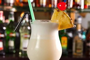 Qui connaît LE bar où aller pour boire une délicieuse piña colada ?