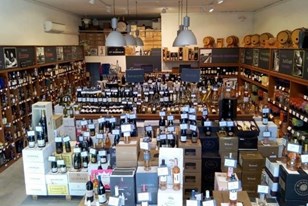 Quelle est la référence à Lyon pour acheter une très bonne bouteille de vin, de rhum ou de whisky ? Je précise que j'ai besoin de conseils de la part du vendeur !