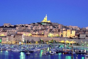 Pour un voyage d'affaires, je vais bientôt passer UNE journée sur Marseille. Qu'est-ce que je dois absolument voir ? Je m'en remets à vos conseils ! Merci.