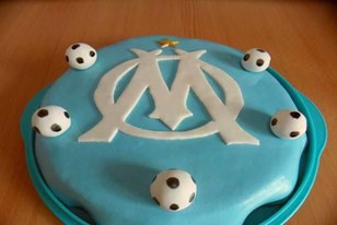Qui connaît LE meilleur pâtissier de Marseille qui serait capable de faire un gâteau dans ce style pour l'anniversaire de mon mari ?