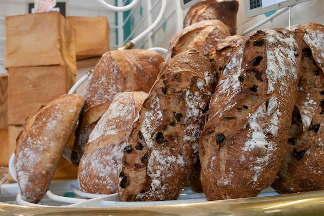 Qui connaît un bon boulanger à Marseille qui fait des pains originaux ? C'est pour une soirée pain/vin/fromage !