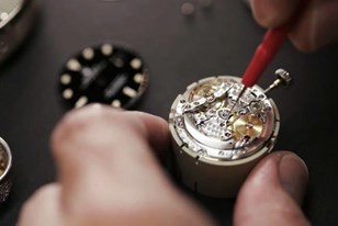 Qui connaît un bon réparateur de montres en qui je peux avoir totalement confiance à Marseille ?