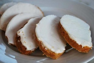 Qui connaît une boulangerie qui fait des minerves ? C'est une spécialité nimoise,  comme une brioche sucrée avec du blanc d'oeuf, du sucre et de la fleur d'oranger. Un pur délice !
