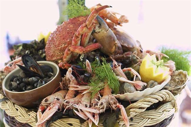 Qui connaît un bon resto de fruits de mer ouvert le lundi soir ? Coquillages frais et huîtres savoureuses exigés ;-)