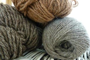 Qui connaît des magasins où l'on vend de la laine ? Idéalement en fibres naturelles !