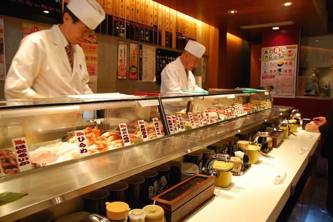 Qui connaît un restaurant japonais qui fait des sushis à volonté  ? Un bar à sushis, quoi !