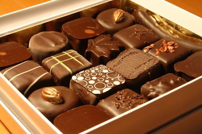 Qui connaît un bon chocolatier dans la région nantaise avec beaucoup de choix pour offrir des chocolats de Noël ?