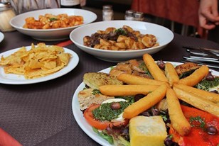 Qui connaît un bon restaurant proposant des spécialités niçoises, de préférence dans le Vieux Nice ?