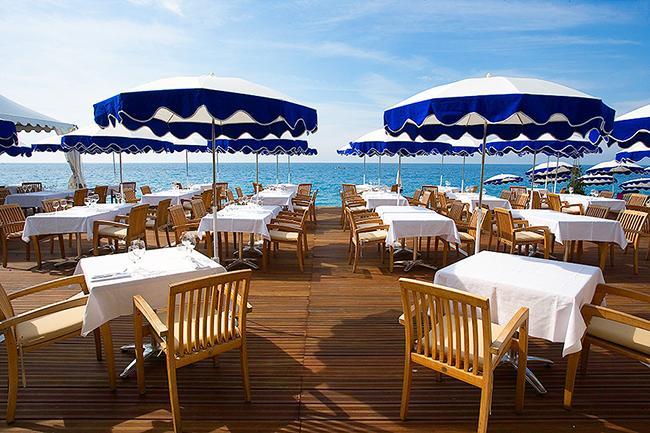 Qui connaît un bon restaurant sur plage privée à Nice ?