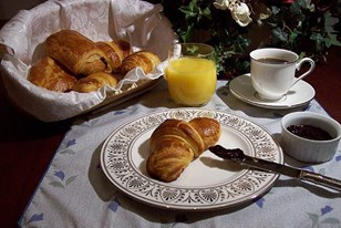 Qu connaît un bon endroit pour prendre un petit-déjeuner à Nice ?