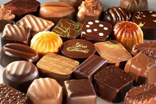 Quel est le meilleur endroit à Nice pour acheter du VRAI chocolat artisanal ? C'est pour offrir à un véritable gourmet qui me foudroie du regard dès que je touche à du chocolat industriel...