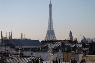 Qui connaît un bon petit secret à partager ? Je recherche un bon spot sur les toit de Paris avec une belle vue ! De préférence autorisé et/ou sur accord.
