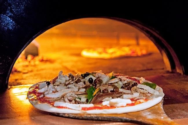 Qui connaît pizzeria artisanale de QUALITE, du genre cuisson au feu de bois, pour changer des chaînes ?