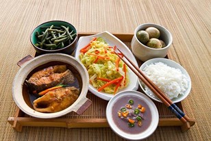 Qui connaît un bon restaurant asiatique, chinois ou japonais, qui livre à domicile ?