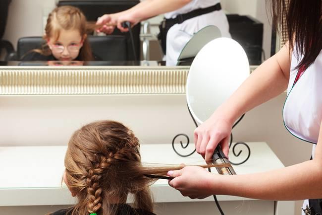 Qui connaît un bon coiffeur pour la première coupe d'une fillette de 2 ans ?