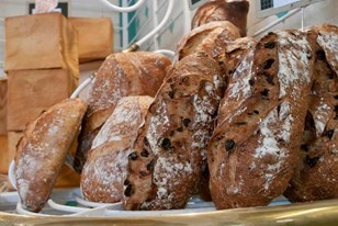 Qui connaît un bon boulanger à Rouen qui fait des pains originaux ? C'est pour une soirée pain/vin/fromage !
