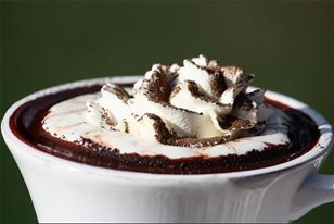 Qui connaît un café sympa pour aller boire un BON chocolat chaud ou manger une pâtisserie ? Merci beaucoup !